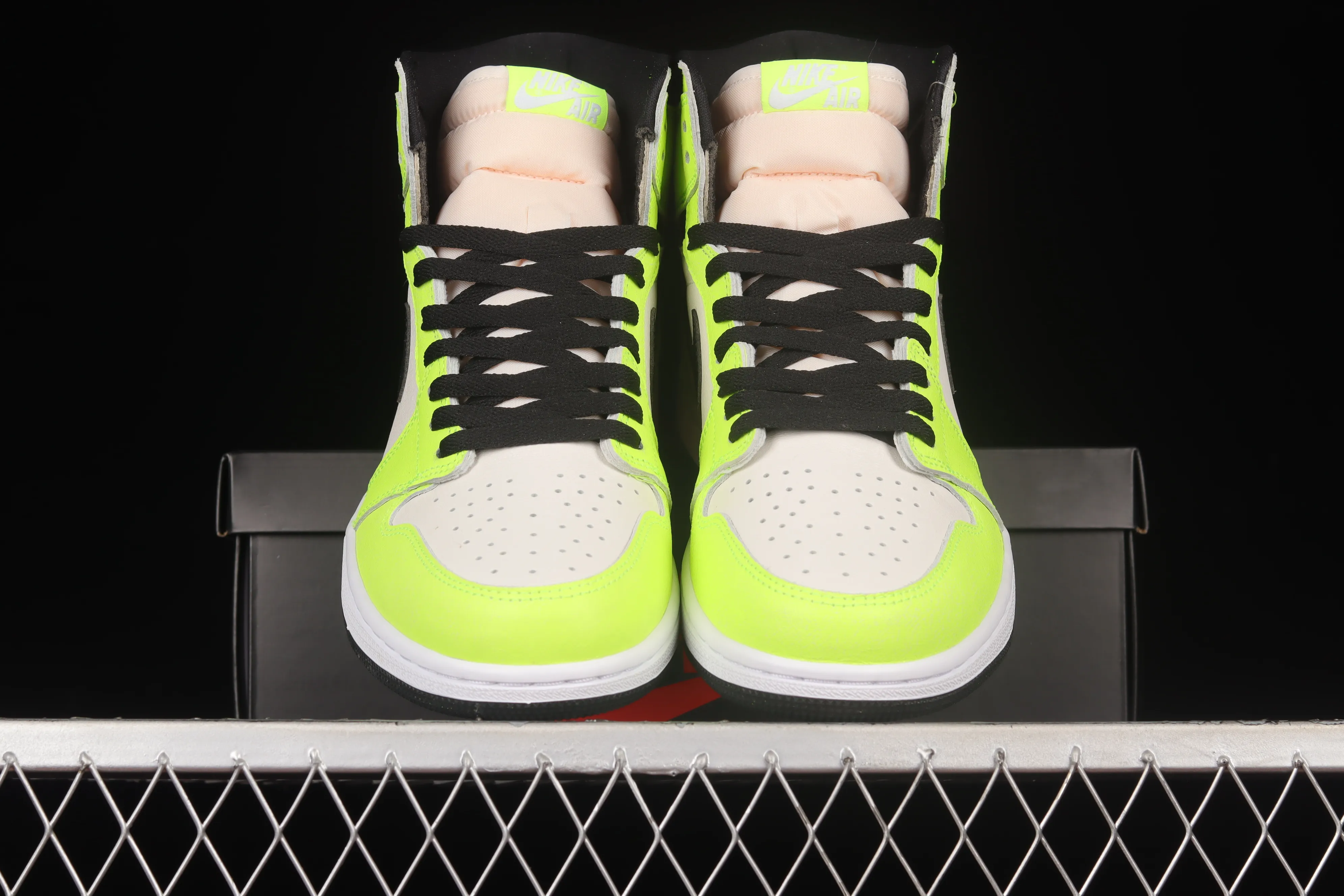All categories Air Jordan Jordan series basketball shoes Air Jordan 1 High pure original version Air Jordan 1 High OG "Volt" AJ1 Joe 1 new fluorescent green 555088-702